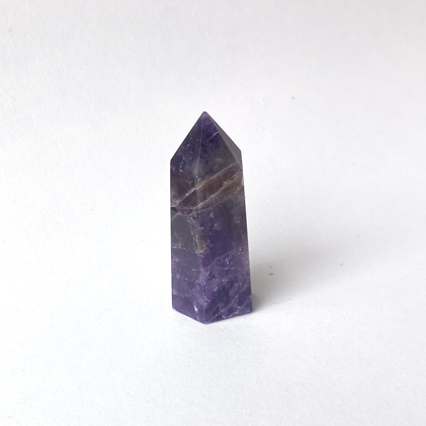 Obelisco de amatista