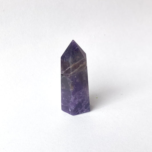 Obelisco de amatista